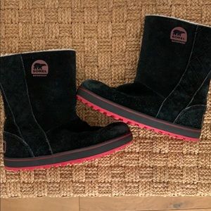 Sorel black & bright rose suede Glacy boots 9 warm